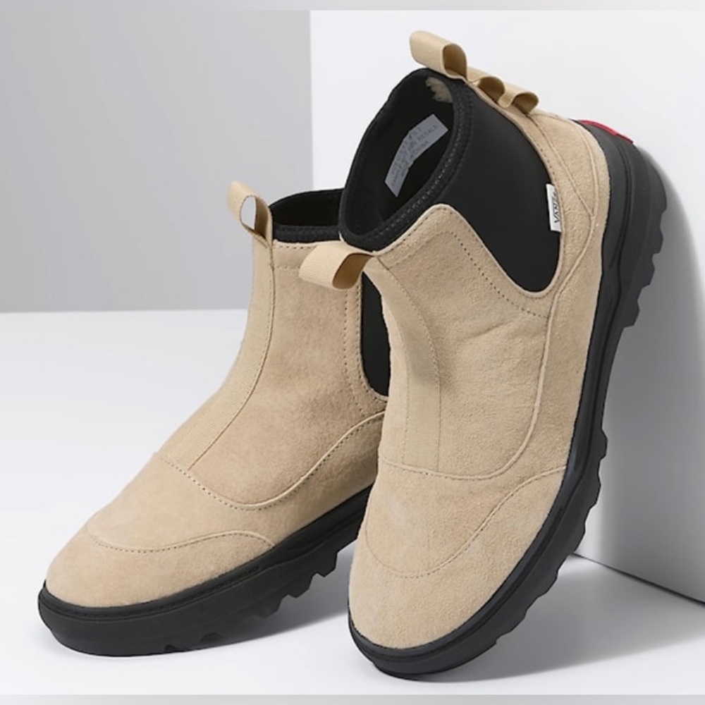NWOT VANS Colfax Suede Beige/Black Booties WOMENS SIZE 7